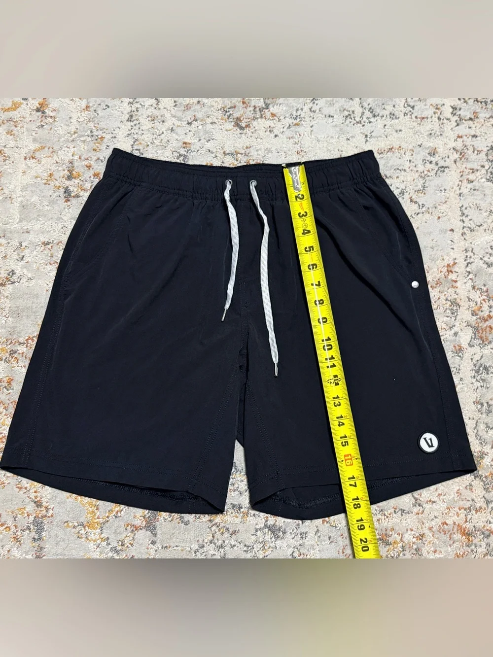 Vuori Men's black Kore Shorts size Large